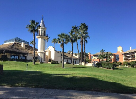 Karakteristieke clubhuis en hotel van Islantilla. 