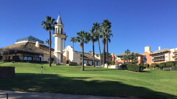 Karakteristieke clubhuis en hotel van Islantilla. 