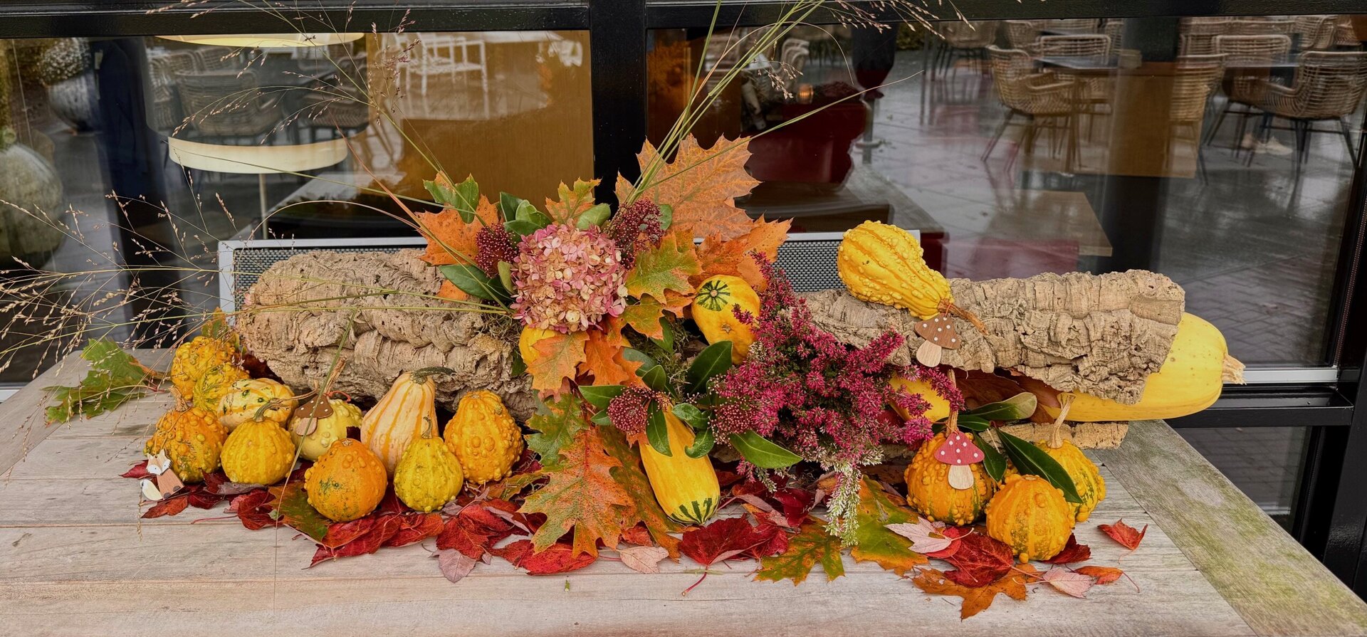 Henk Koster Welkomstboeket voor de NVGJ, gemaakt door Greet Hooijer, de zus van Henk's partner Janneke                        door de zus van Henk's partner Janny